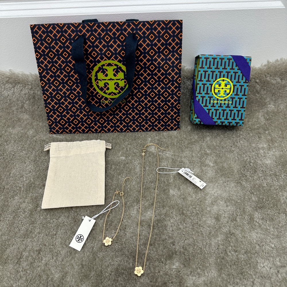NWT Tory Burch Necklace/ Bracelet Set